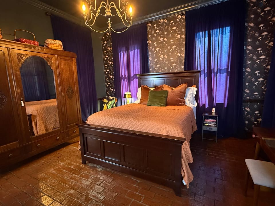 The 1883 Peabody House Bed & Breakfast Bed and Breakfast in Eureka Springs