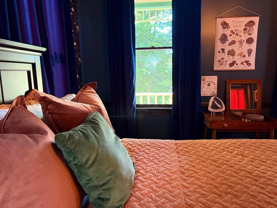 The 1883 Peabody House Bed & Breakfast Bed and Breakfast in Eureka Springs