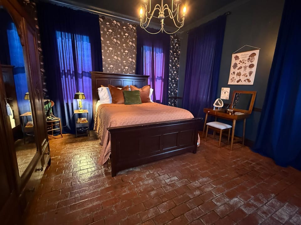 The 1883 Peabody House Bed & Breakfast Bed and Breakfast in Eureka Springs