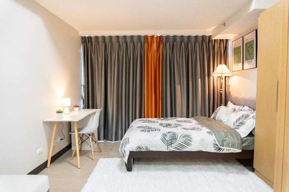 A2J Luxury 2BR BGC Uptown Suite Near Uptown Mall Apartment in Makati