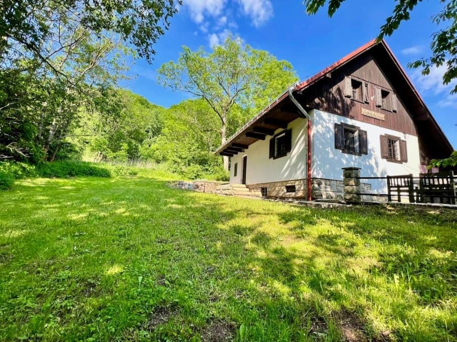 Property building, Day, Garden, Garden view
