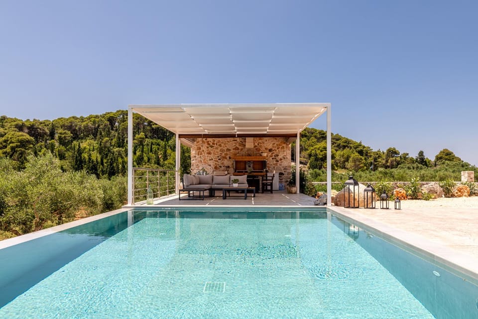 Day, Natural landscape, Pool view, Swimming pool, Swimming pool, sunbed