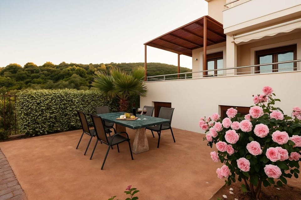 Property building, Garden, Balcony/Terrace