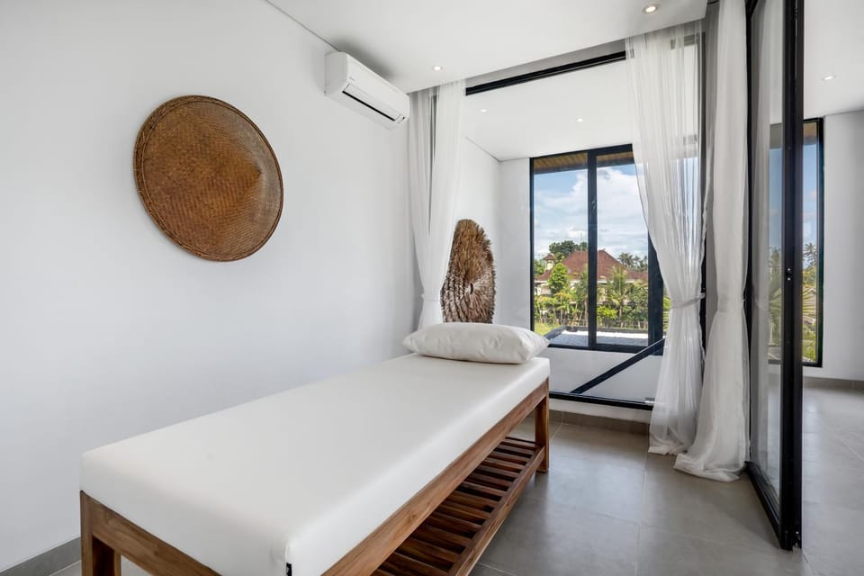 Spa and wellness centre/facilities, air conditioner