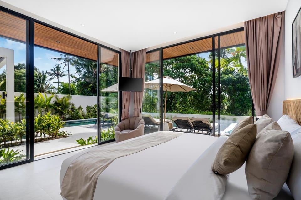 Bed, TV and multimedia, View (from property/room), Bedroom, air conditioner
