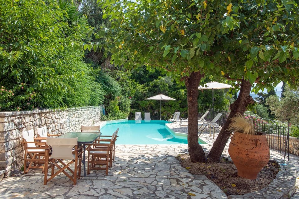 Day, Garden, Dining area, Garden view, Pool view, Swimming pool, sunbed