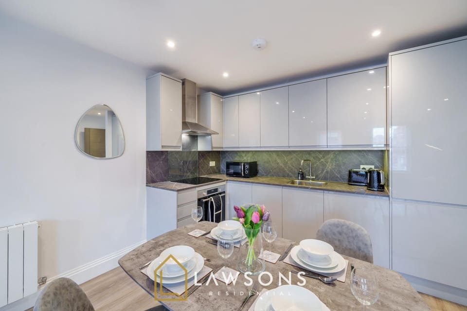 Stylish 1BR Flat, Central Windsor Apartment in Windsor