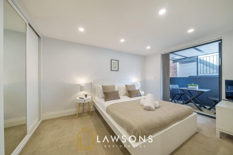 Stylish 1BR Flat, Central Windsor Apartment in Windsor