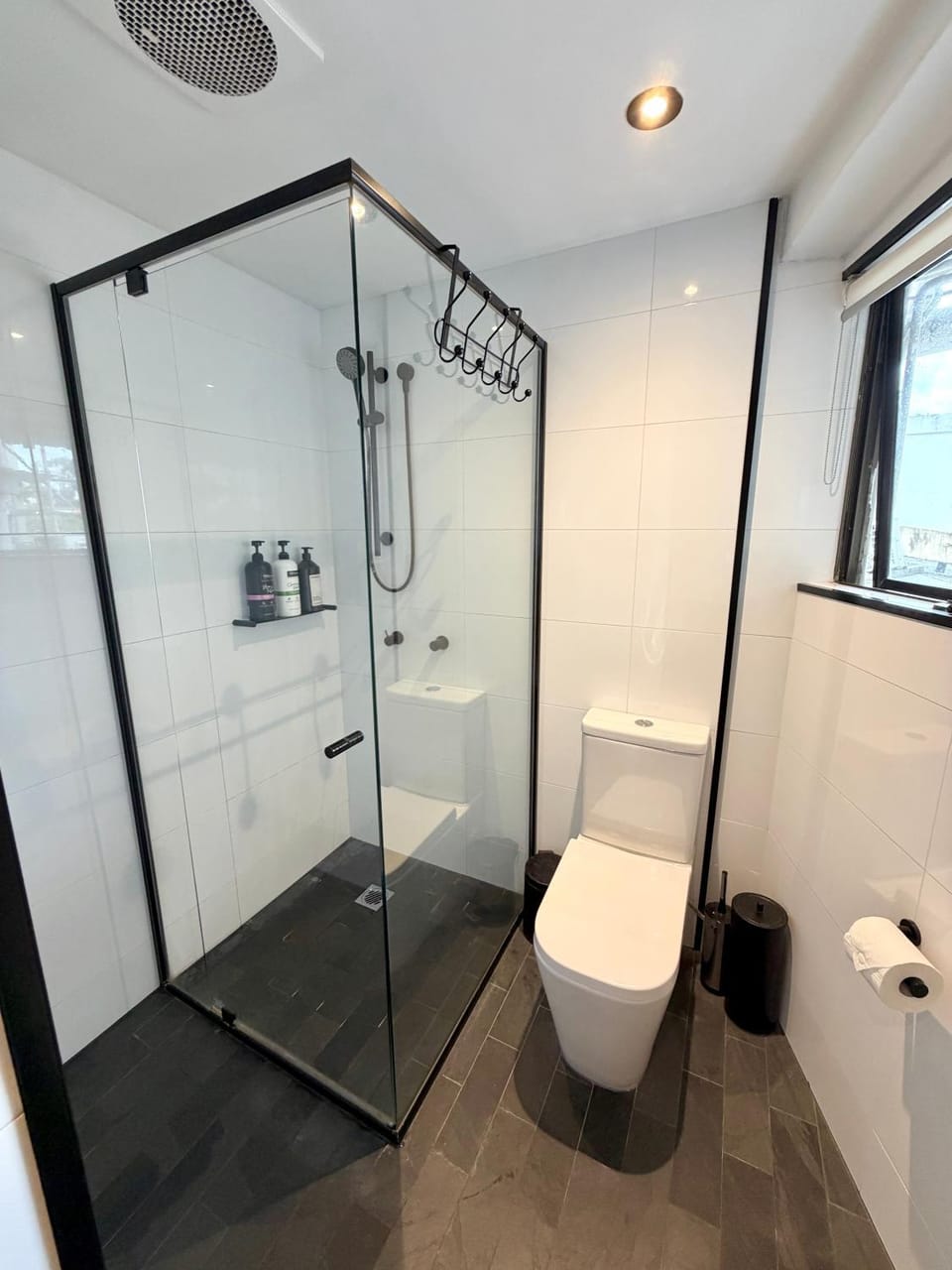 Shower, Toilet, Bathroom, towels