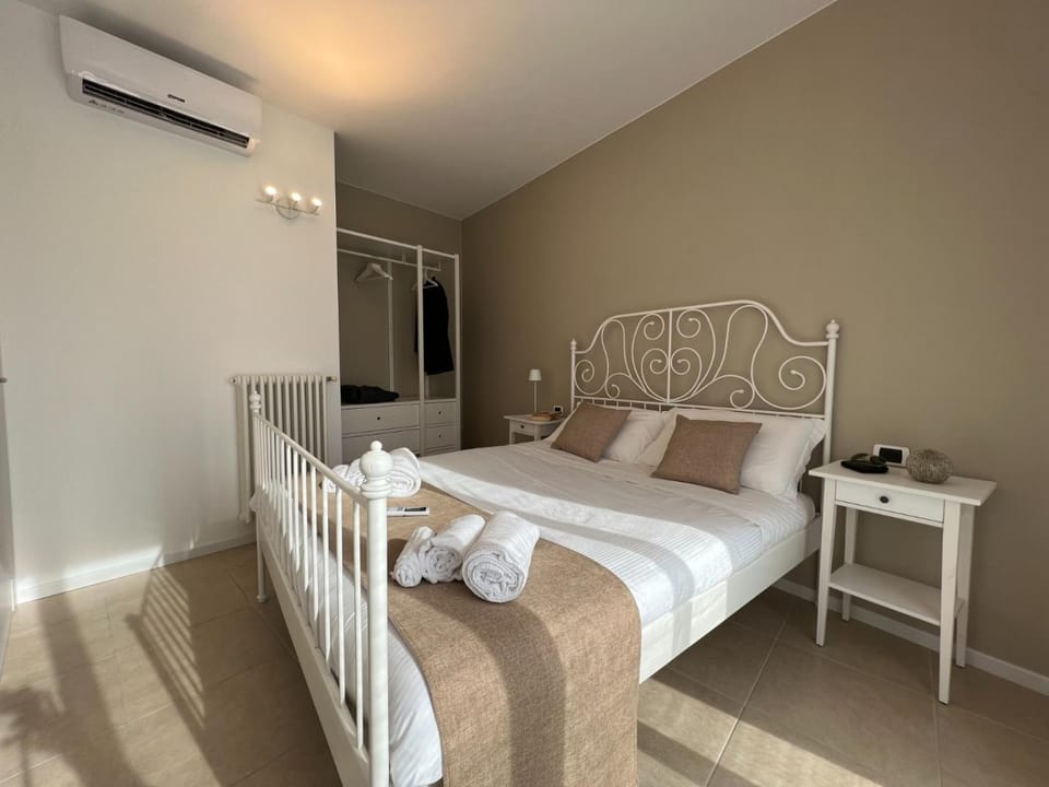 Bed, Photo of the whole room, Bedroom, towels, air conditioner
