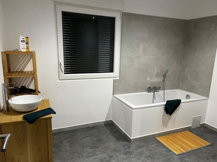 Shower, Bath