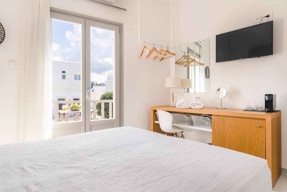 Bed, TV and multimedia, Coffee/tea facilities, View (from property/room), Balcony/Terrace, Business facilities, Seating area, Dining area, Bedroom, City view