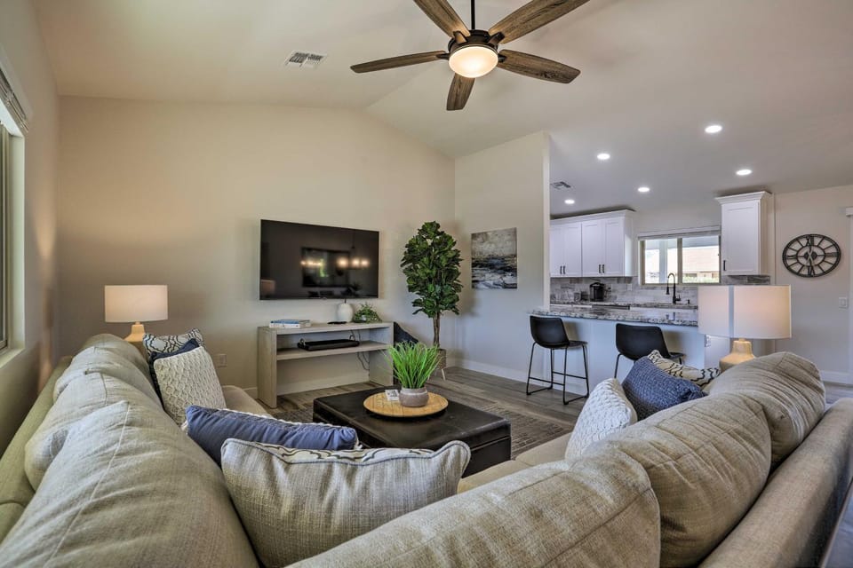 Putting Green, Grill: Home in Sun City West! House in Sun City West