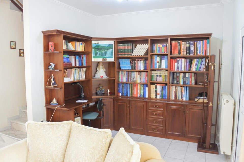 Library, Living room