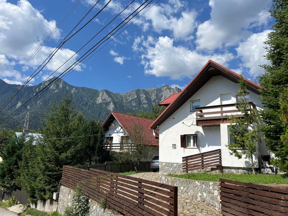 Property building, Day, Mountain view