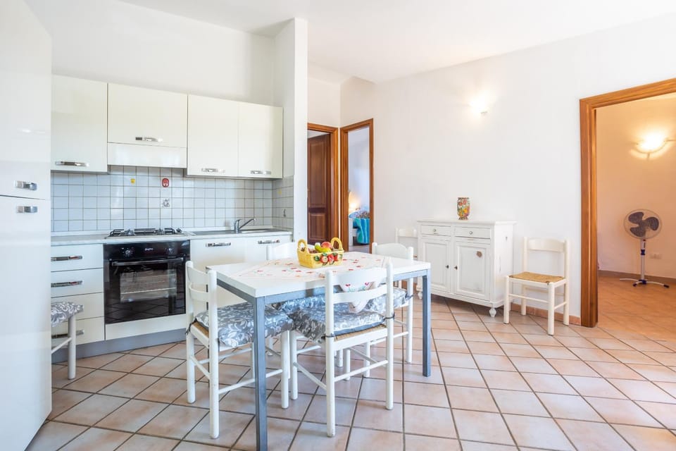 Property building, Kitchen or kitchenette, Living room