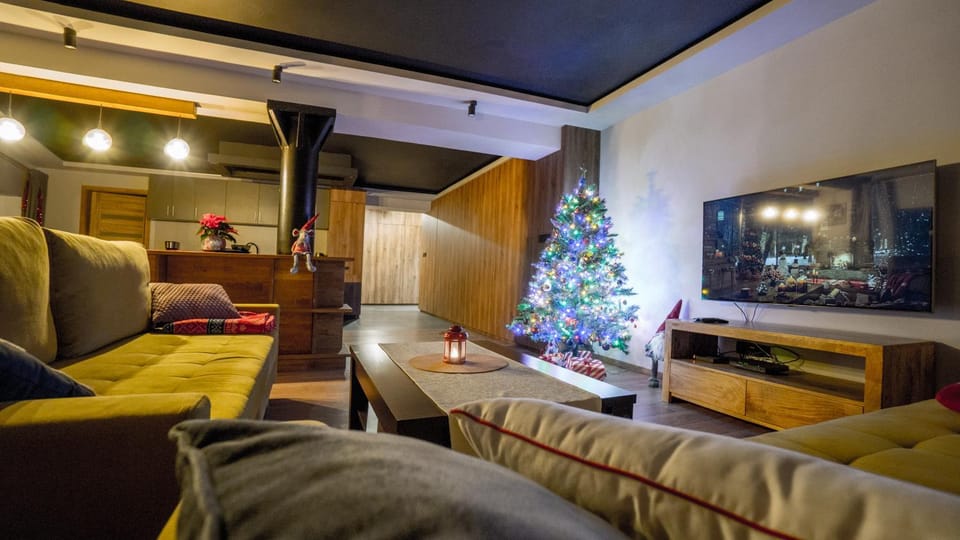 Communal lounge/ TV room, TV and multimedia, Living room, Seating area