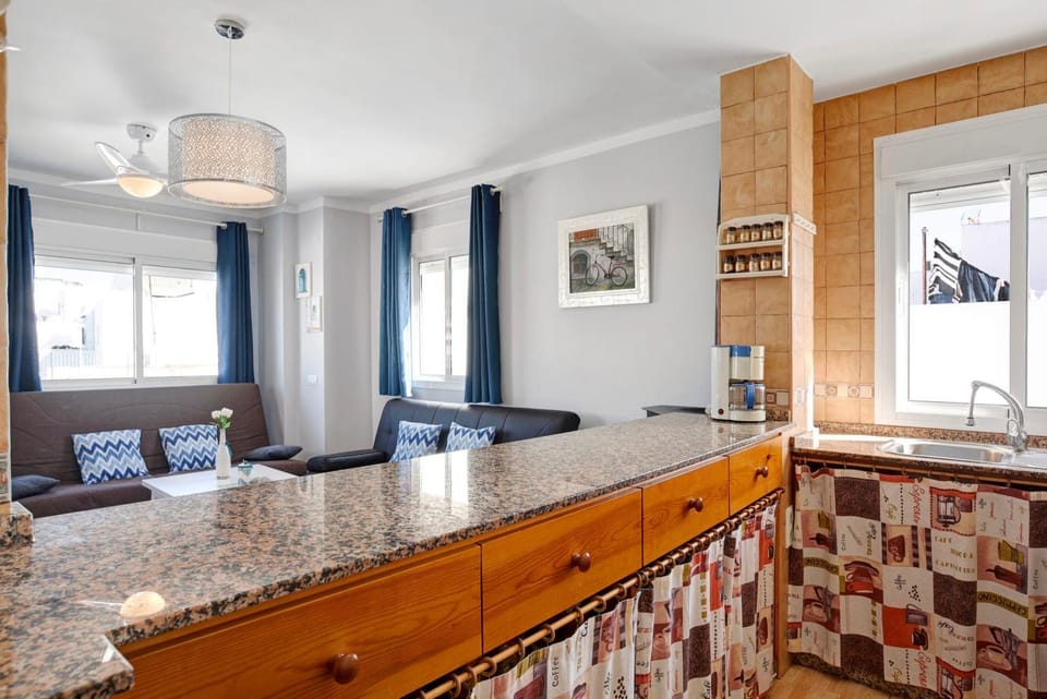 Kitchen or kitchenette, Living room