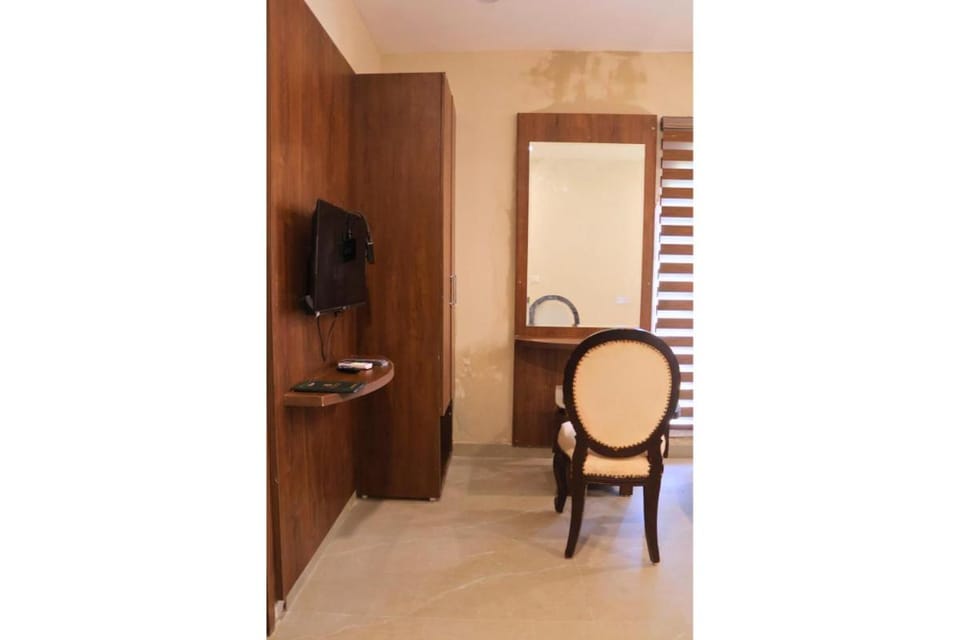 TV and multimedia, Seating area, wardrobe