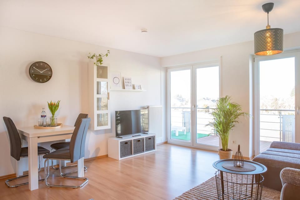 TV and multimedia, Living room, Seating area, Dining area, Evening entertainment