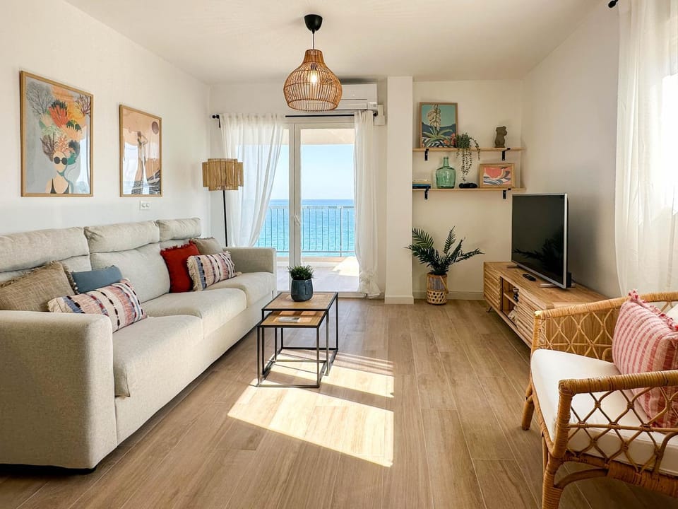 TV and multimedia, Seating area, Sea view
