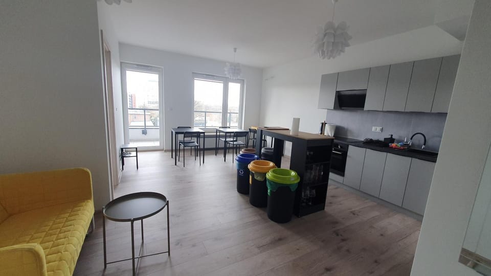 Kitchen or kitchenette, Seating area, oven, stove