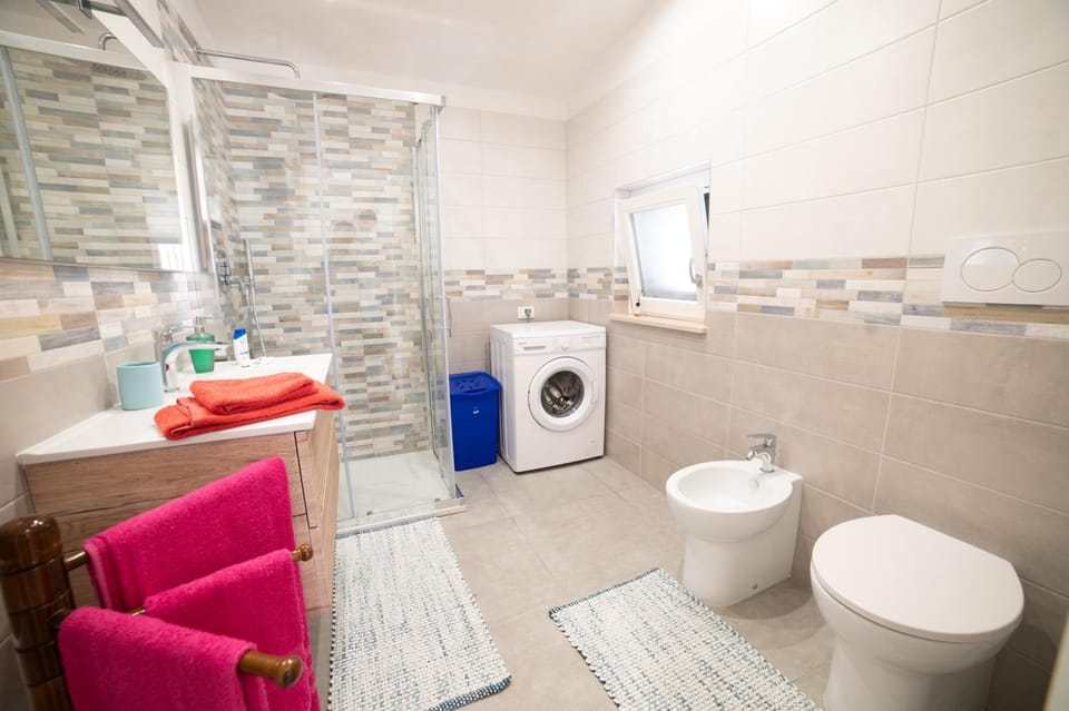 Toilet, Bathroom, bidet, towels, washing machine