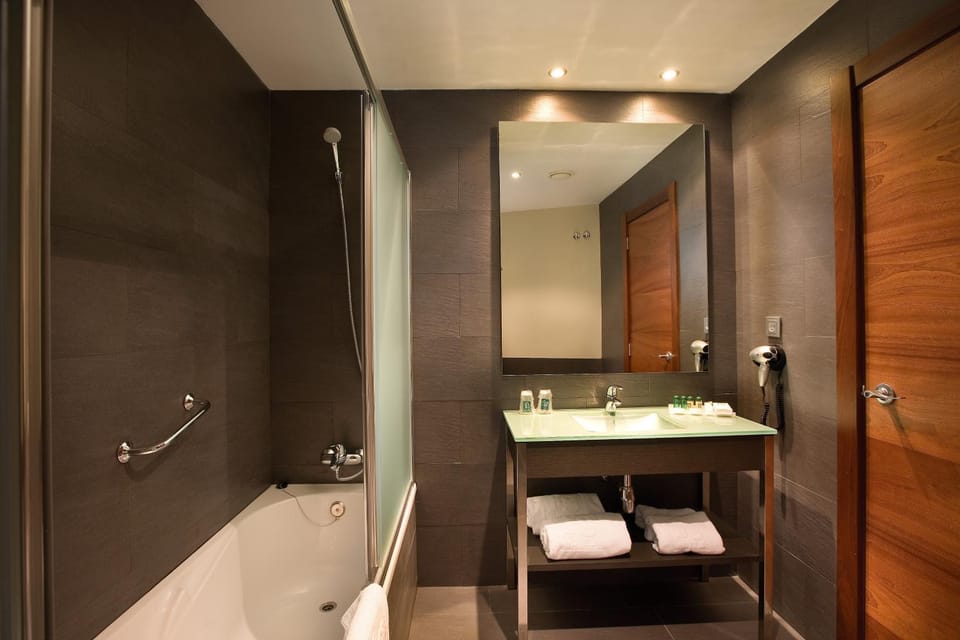 Toilet, Bathroom, Bath