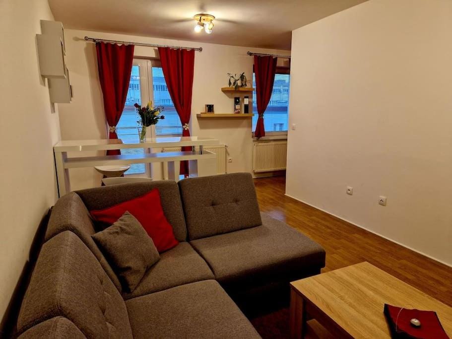Slnečný apartmán ,Dobrá adresa-Free Parking Apartment in Slovakia