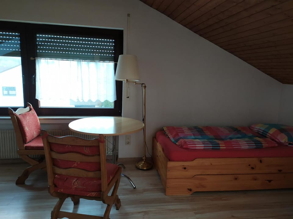 Bed, Dining area