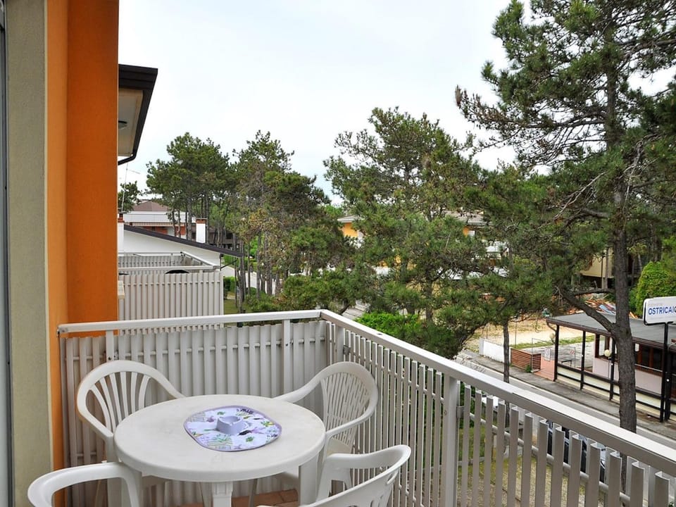 Neighbourhood, Balcony/Terrace, furniture