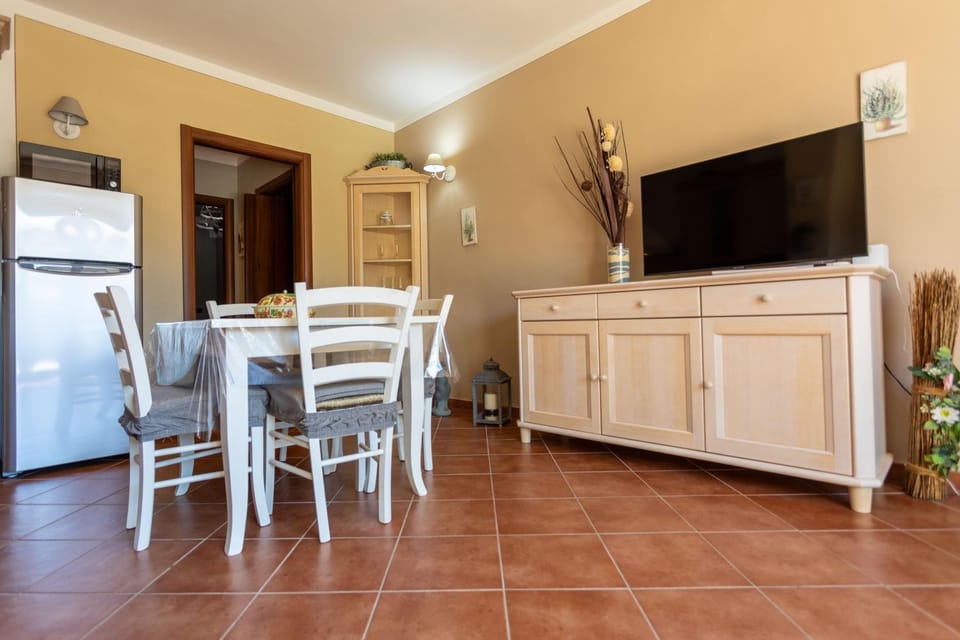 Communal lounge/ TV room, TV and multimedia, Dining area, Evening entertainment