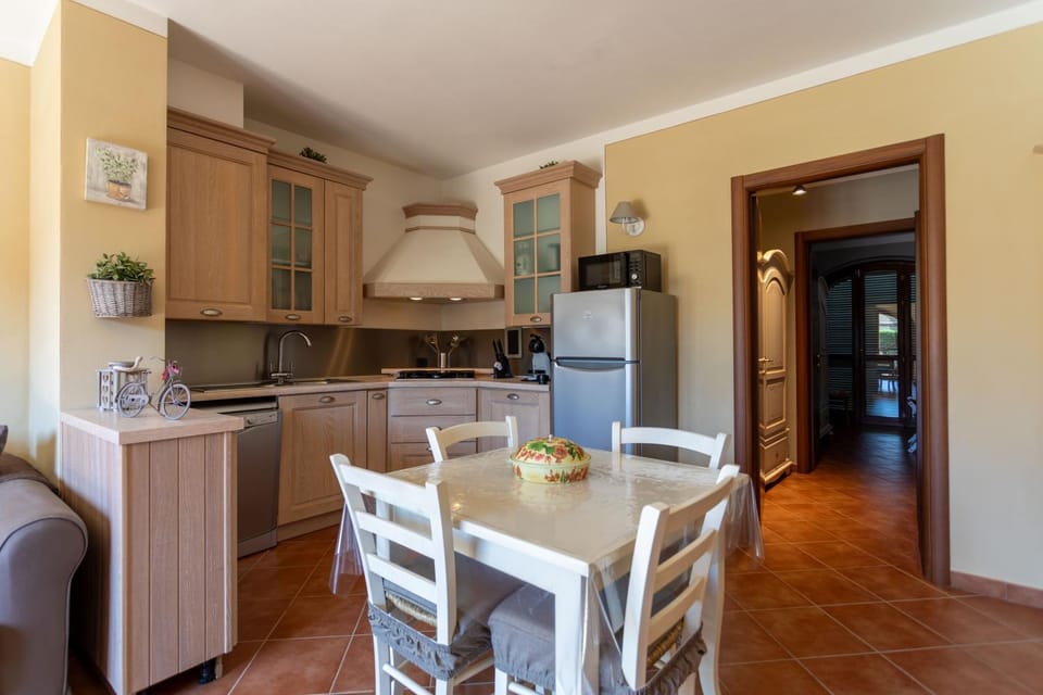 Kitchen or kitchenette, Living room, Seating area, Dining area, dishwasher, minibar, oven, stove