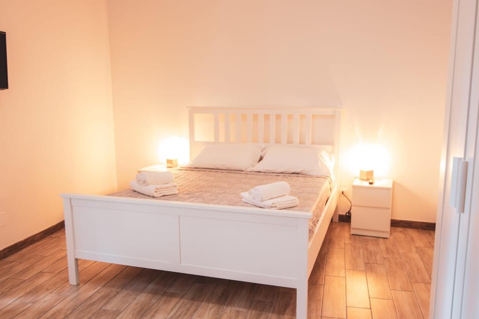 Bed, Photo of the whole room, Bedroom, towels, wardrobe