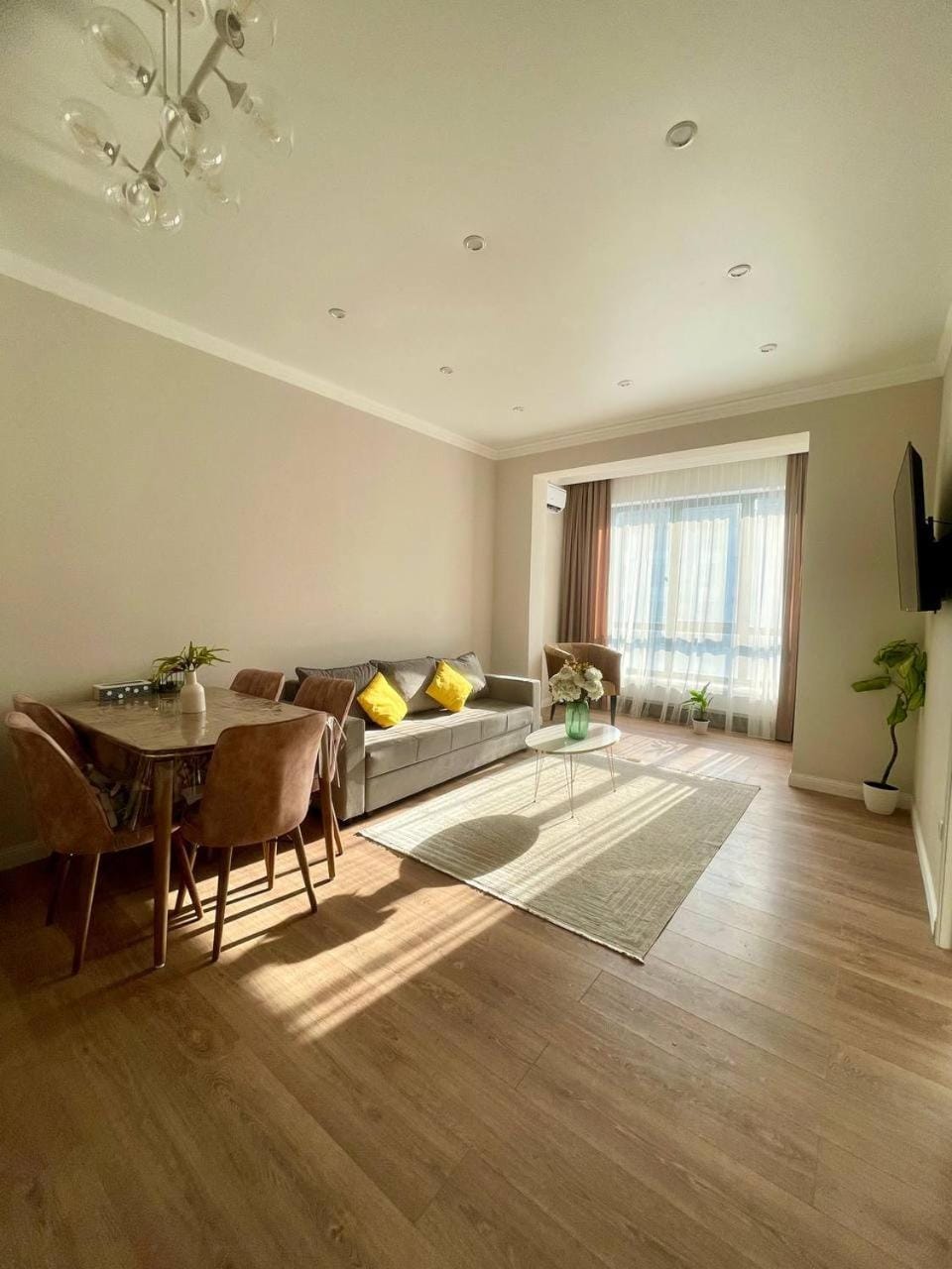 TV and multimedia, Seating area, Dining area