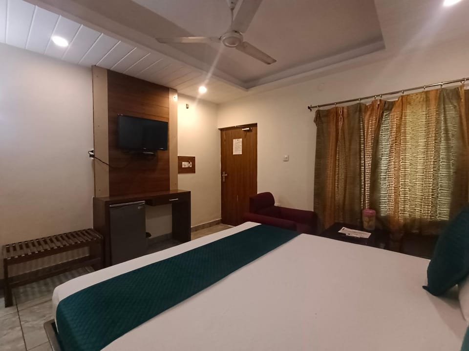 TV and multimedia, Photo of the whole room, Bedroom