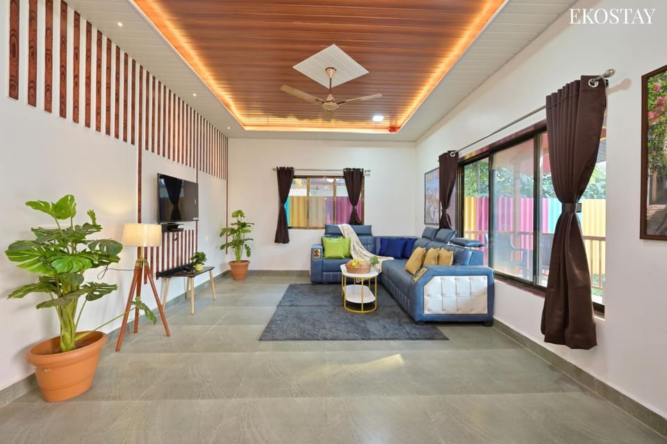 Communal lounge/ TV room, TV and multimedia, Living room, Seating area, Evening entertainment
