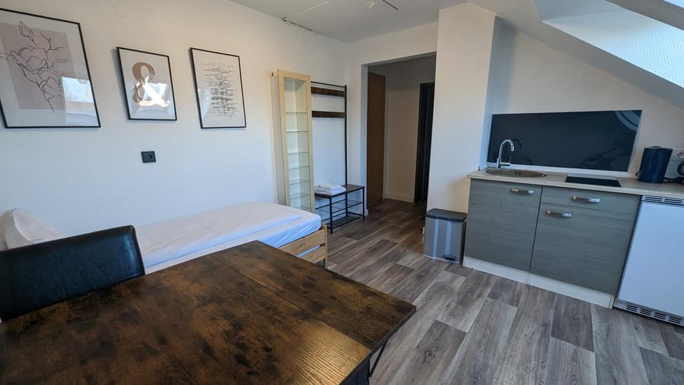 Bed, Kitchen or kitchenette, Photo of the whole room, hair dresser