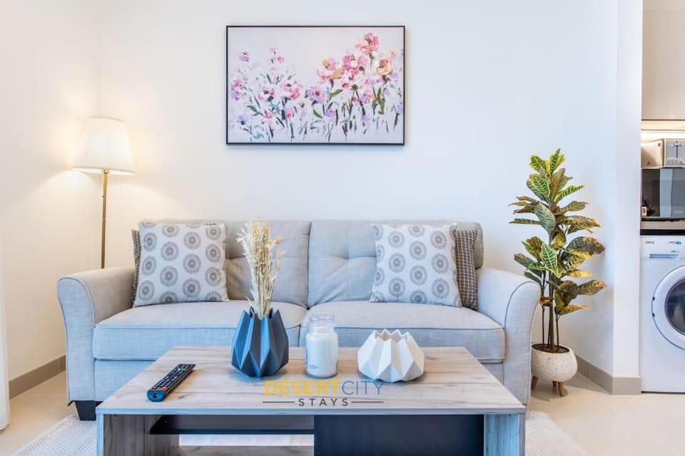 One Bed Room with Creek Views, Hosted by Desert City Stays Apartment in Dubai