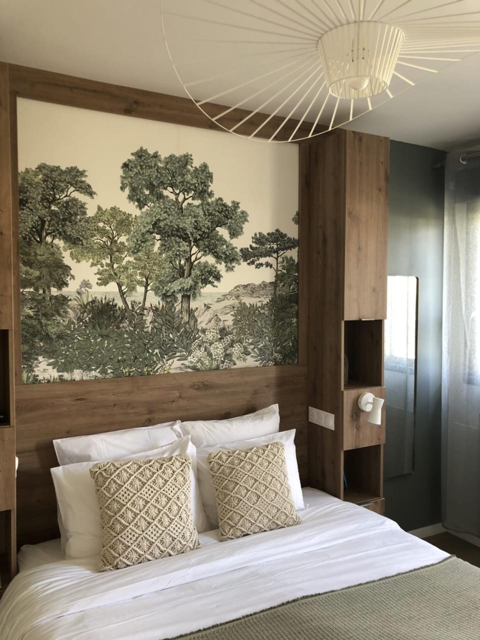 Bed, Decorative detail, Decorative detail, Bedroom