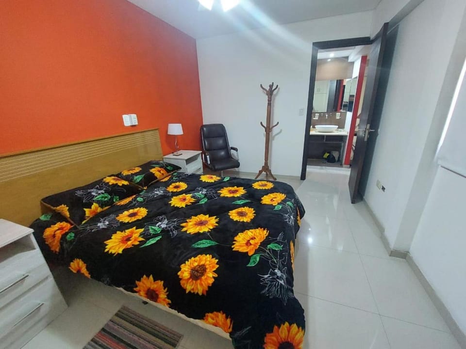 Photo of the whole room, Bedroom