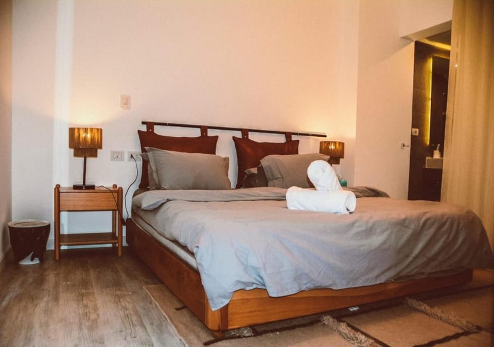 Bed, Photo of the whole room, Bedroom, towels