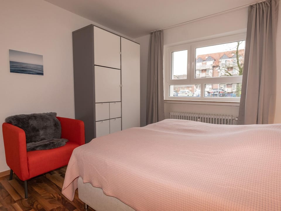 Bed, Seating area, Bedroom, wardrobe