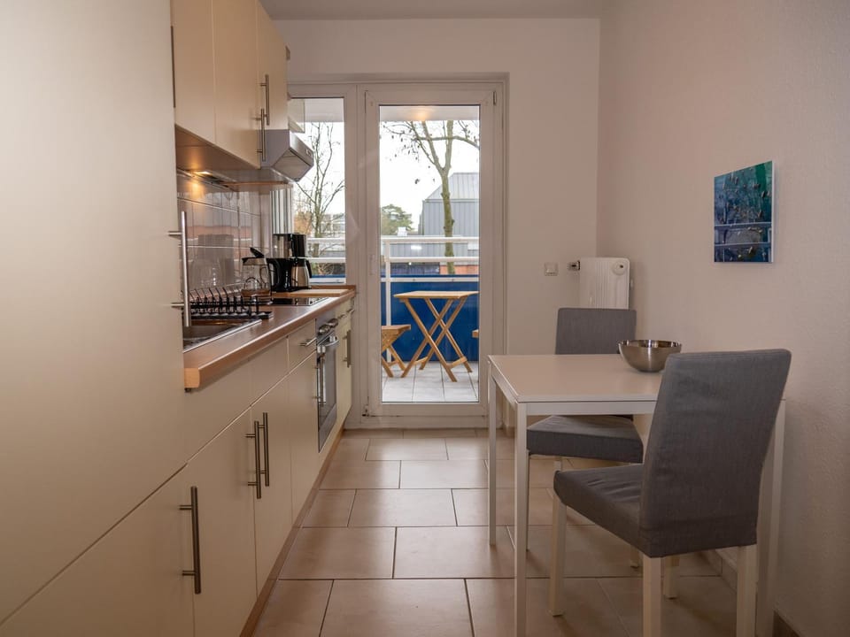 Kitchen or kitchenette, Seating area, Dining area