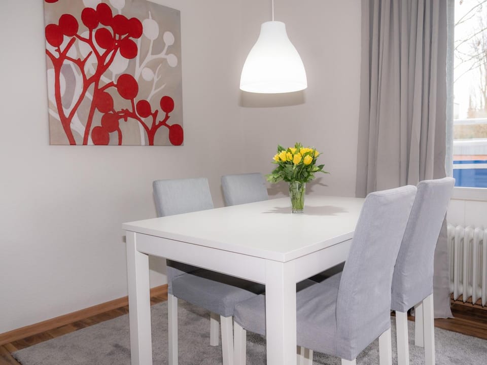 Seating area, Dining area