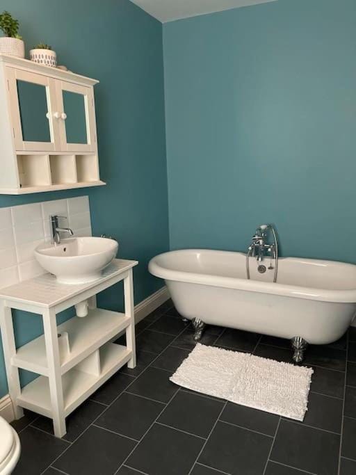 Large coastal cottage,with private indoor pool, hut tub on the Jurassic coast House in West Dorset District