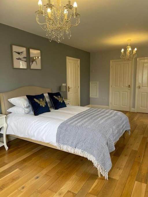 Large coastal cottage,with private indoor pool, hut tub on the Jurassic coast House in West Dorset District