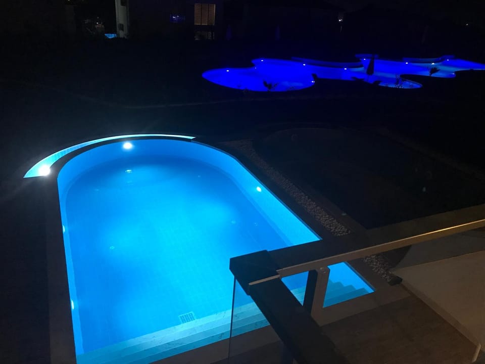 Swimming pool, Swimming pool