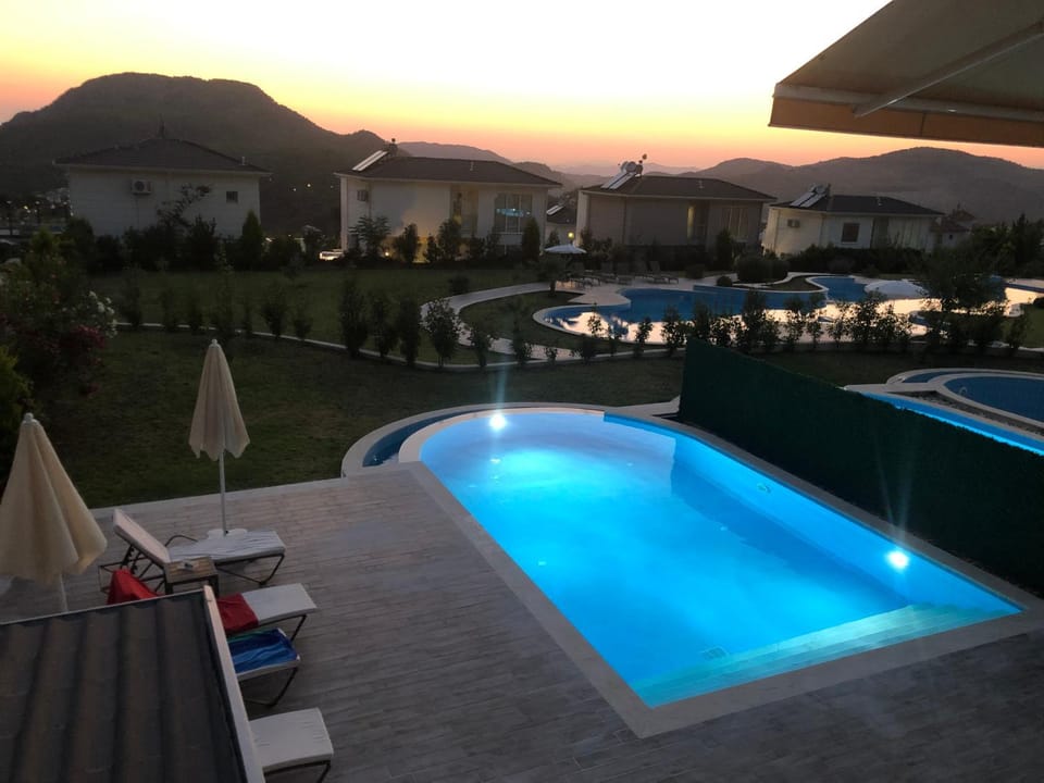 Swimming pool, Swimming pool