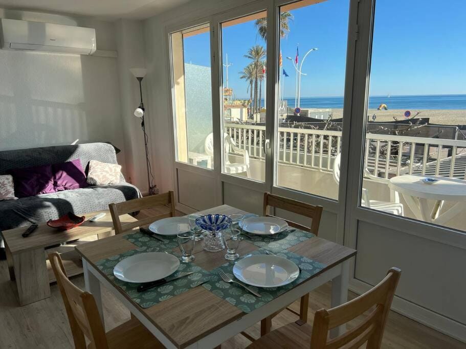 Patio, Day, Natural landscape, View (from property/room), Balcony/Terrace, Living room, Seating area, Dining area, Sea view